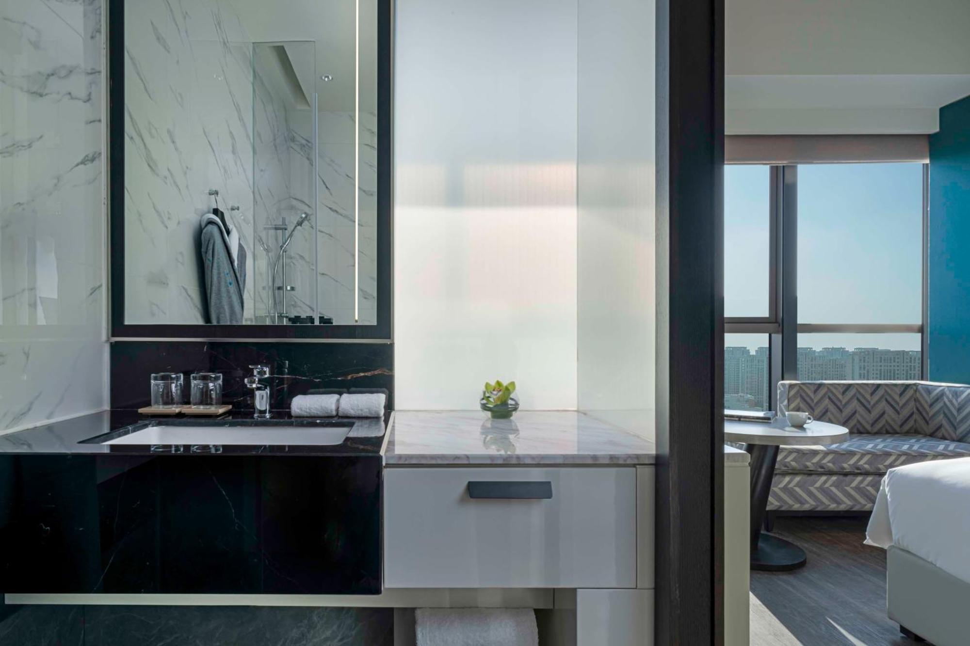 Hyatt Centric Lakeside Ningbo Bagian luar foto