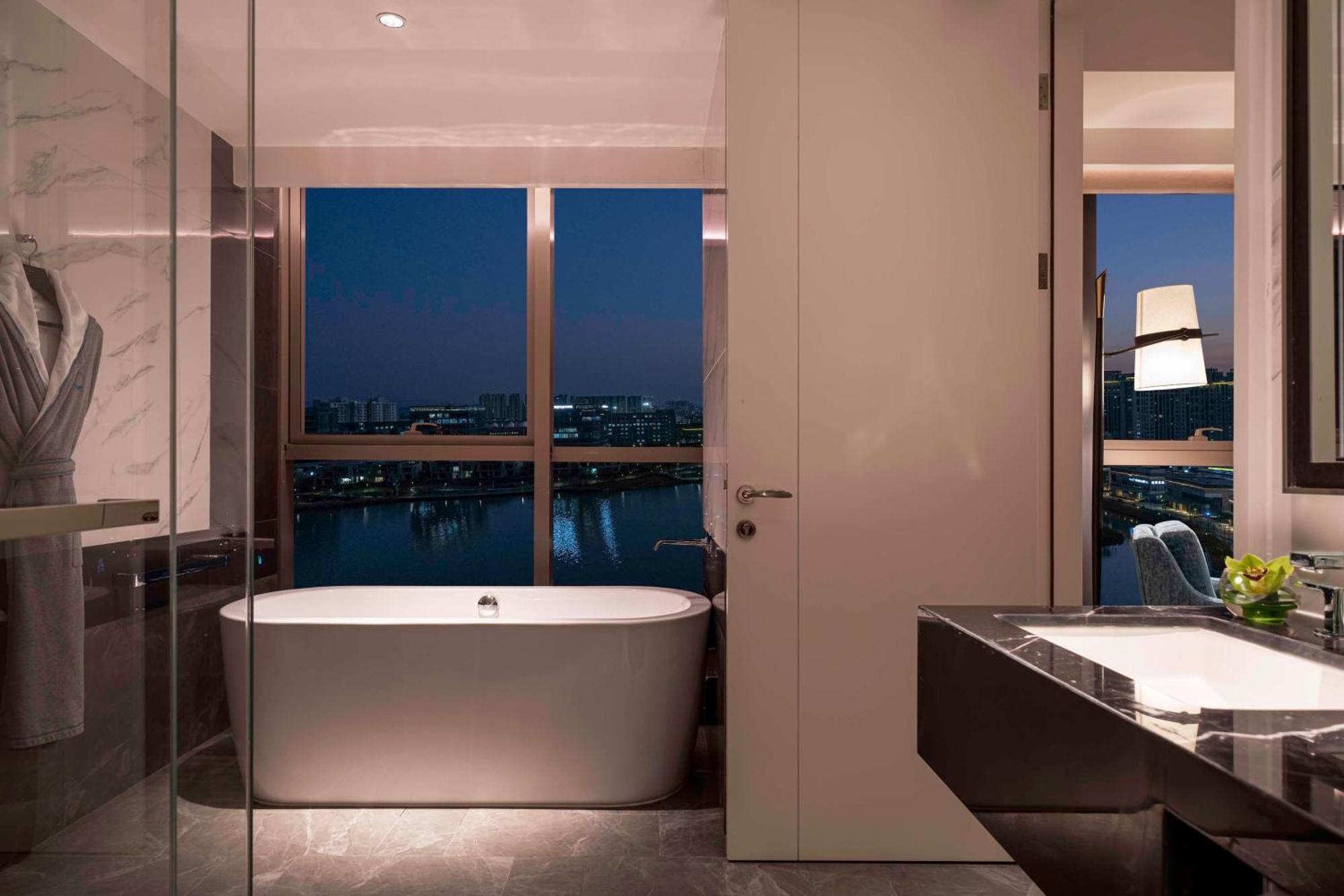 Hyatt Centric Lakeside Ningbo Bagian luar foto